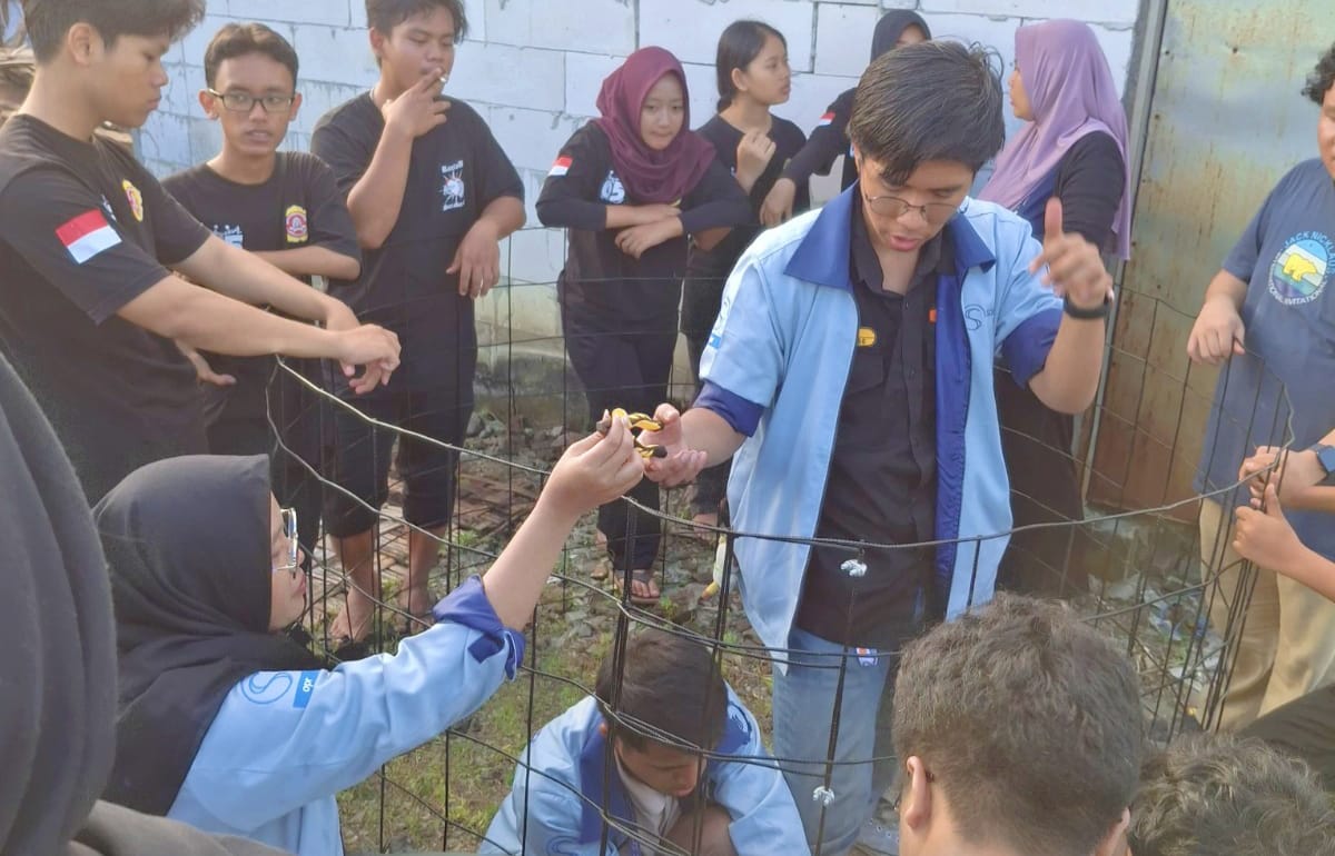 Dari Kampus ke Kampung, Bukti Nyata Aksi Sosial BEM ITS Lewat SOCARE 2025